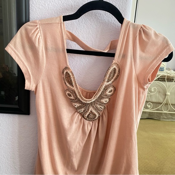Women’s Light Peach Beaded Embellished Short Sleeve Top Size Medium - Picture 5 of 7